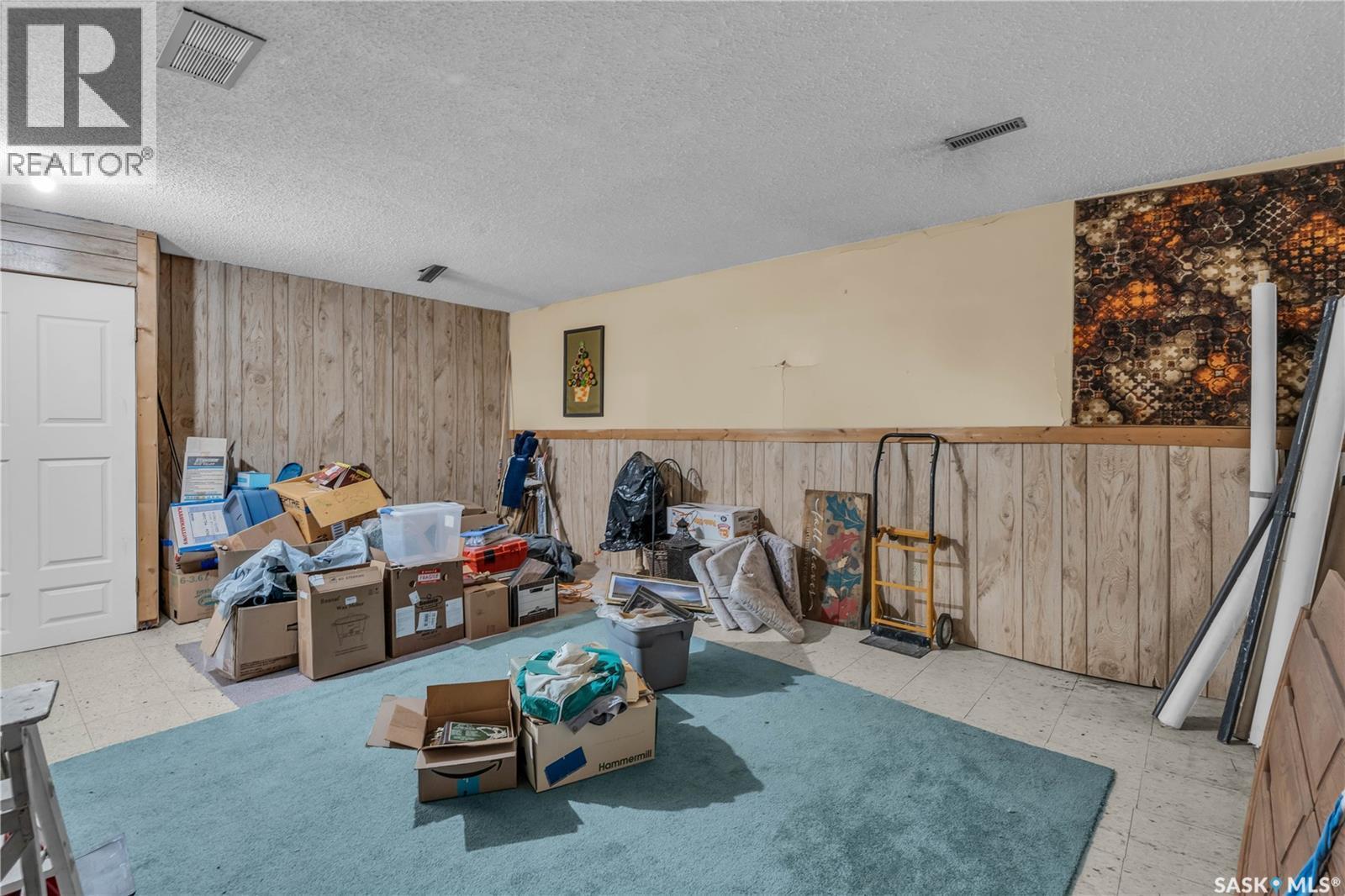 110 Salemka Crescent, Regina, SK - Indoor Photo Showing Other Room