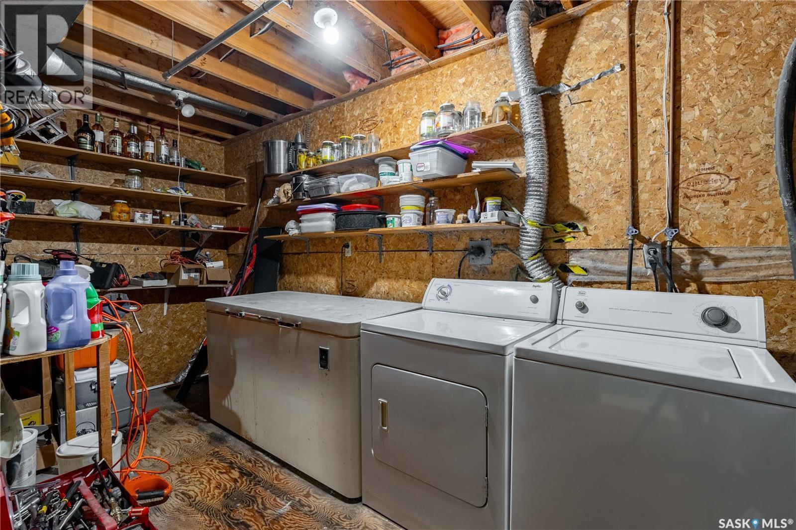 110 Salemka Crescent, Regina, SK - Indoor Photo Showing Laundry Room