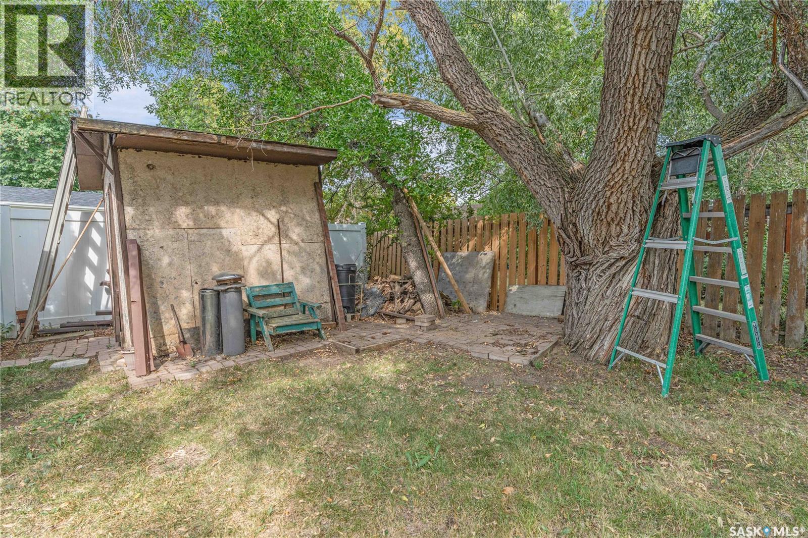 110 Salemka Crescent, Regina, SK - Outdoor