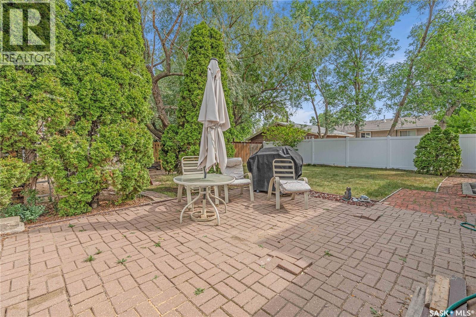 110 Salemka Crescent, Regina, SK - Outdoor