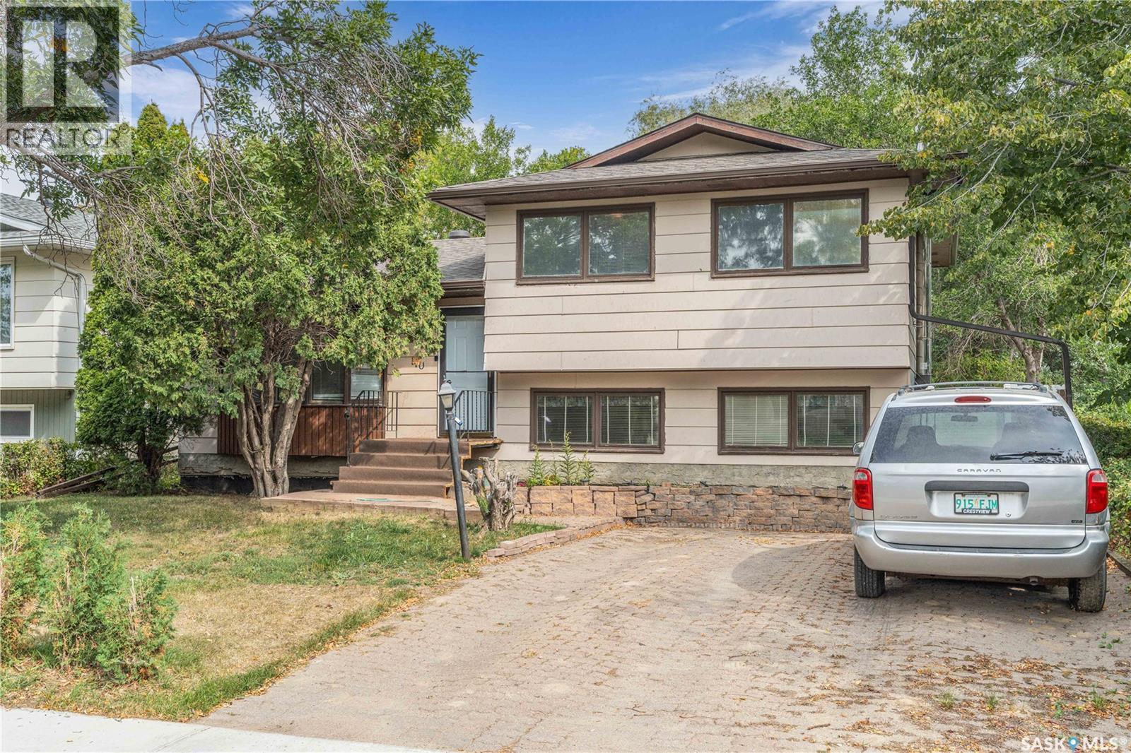 110 Salemka Crescent, Regina, SK - Outdoor