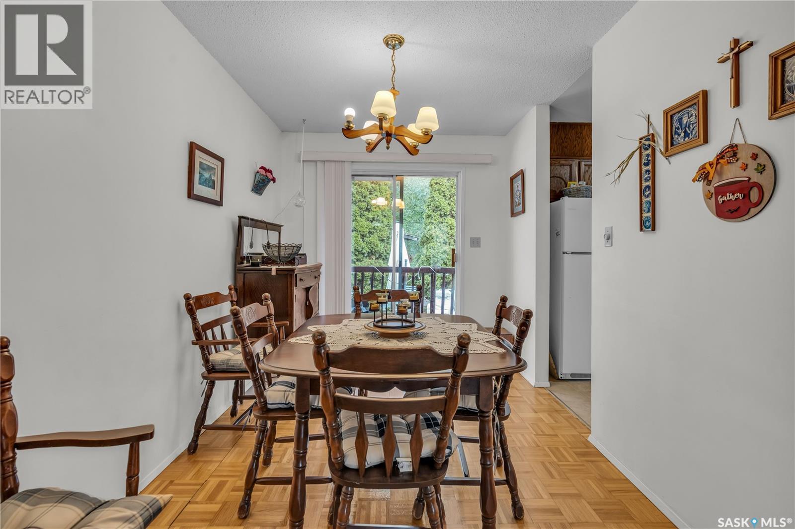 110 Salemka Crescent, Regina, SK - Indoor Photo Showing Dining Room