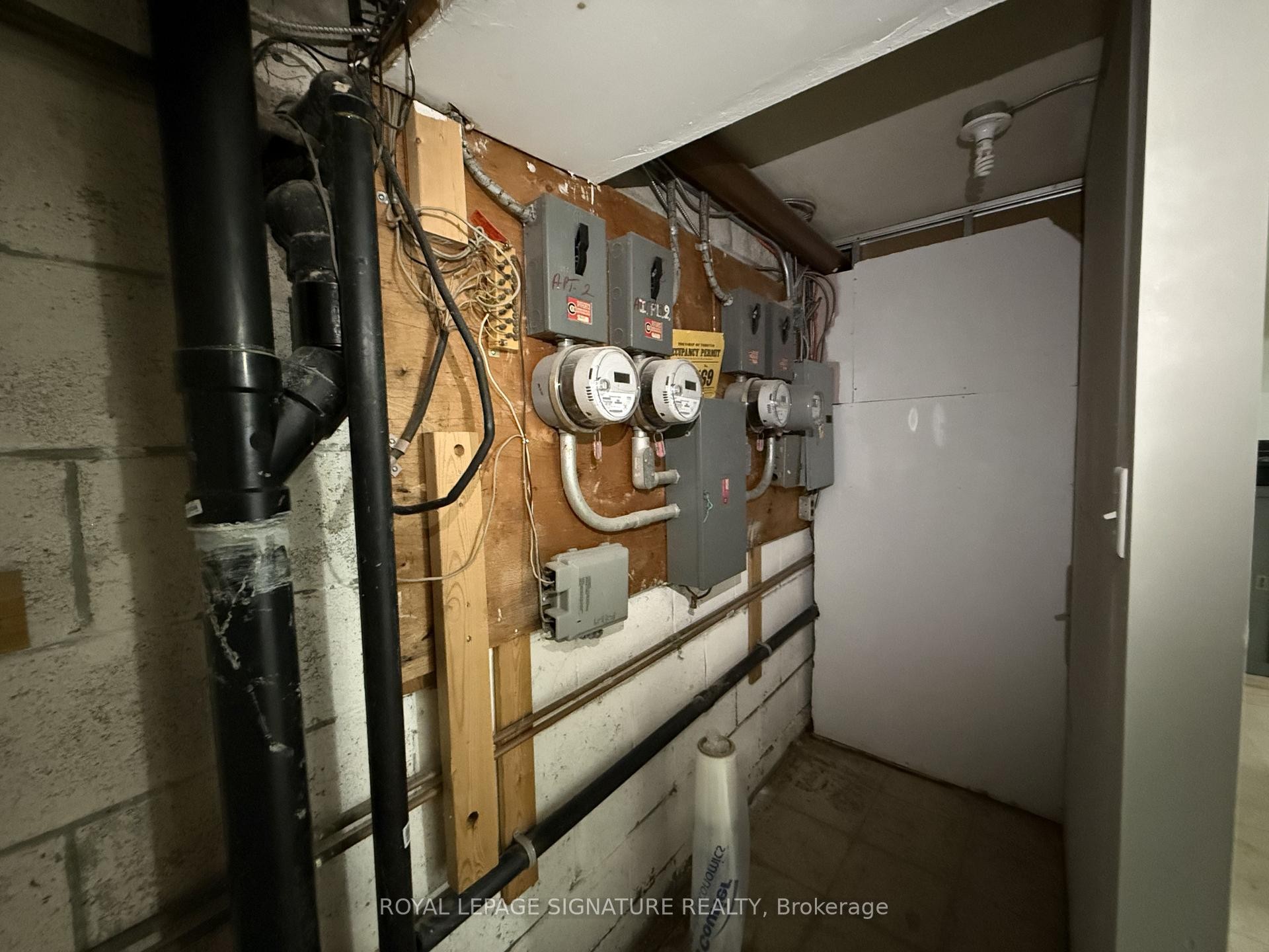 1195 Lakeshore Road E, Mississauga, ON