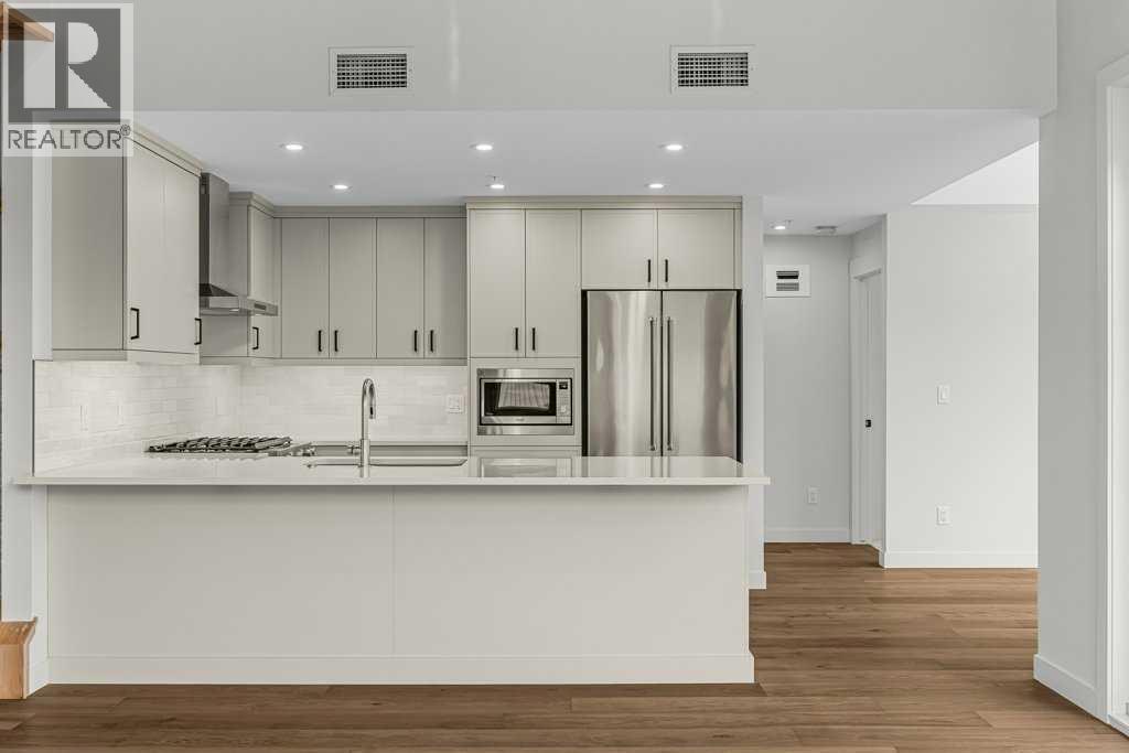 407, 1505 Spring Creek Gate, Canmore, AB - Indoor Photo Showing Kitchen With Upgraded Kitchen