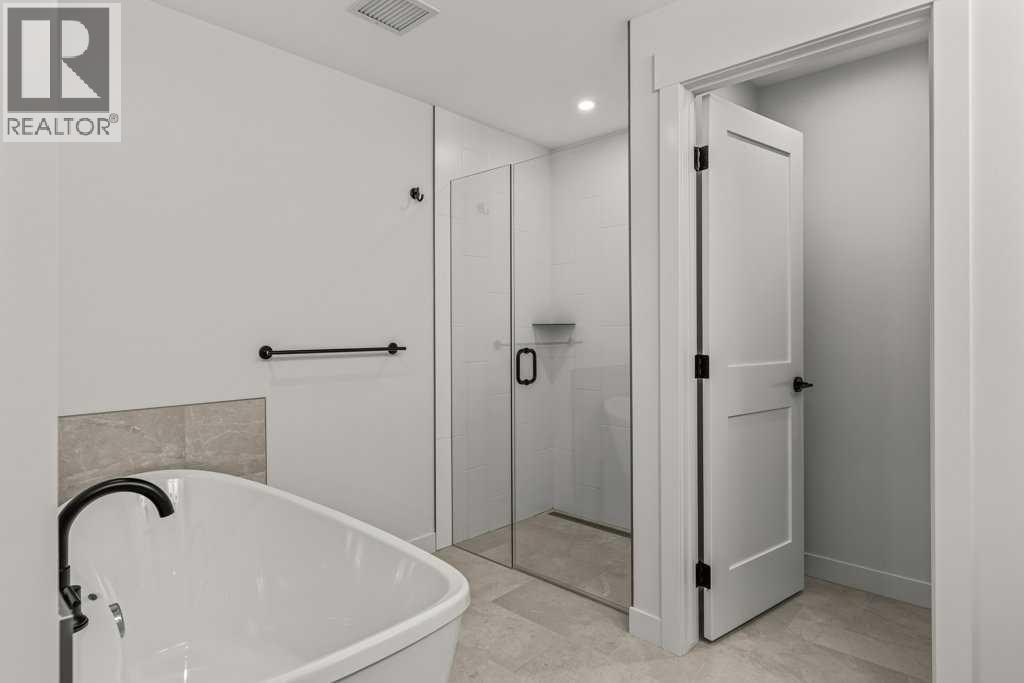 407, 1505 Spring Creek Gate, Canmore, AB - Indoor Photo Showing Bathroom