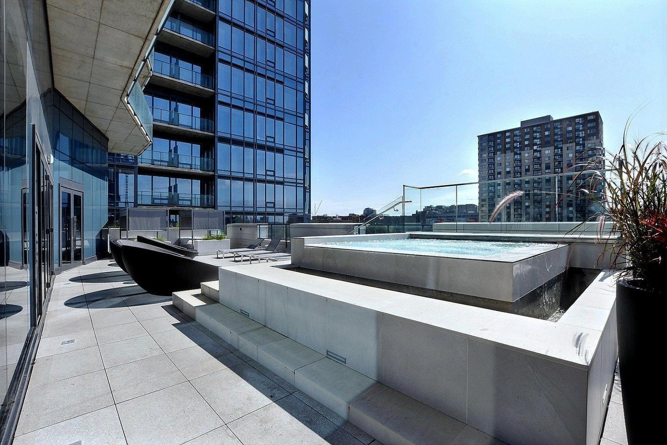 Spa - 1104-1188 Rue St-Antoine O., Montréal (Ville-Marie), QC - Outdoor