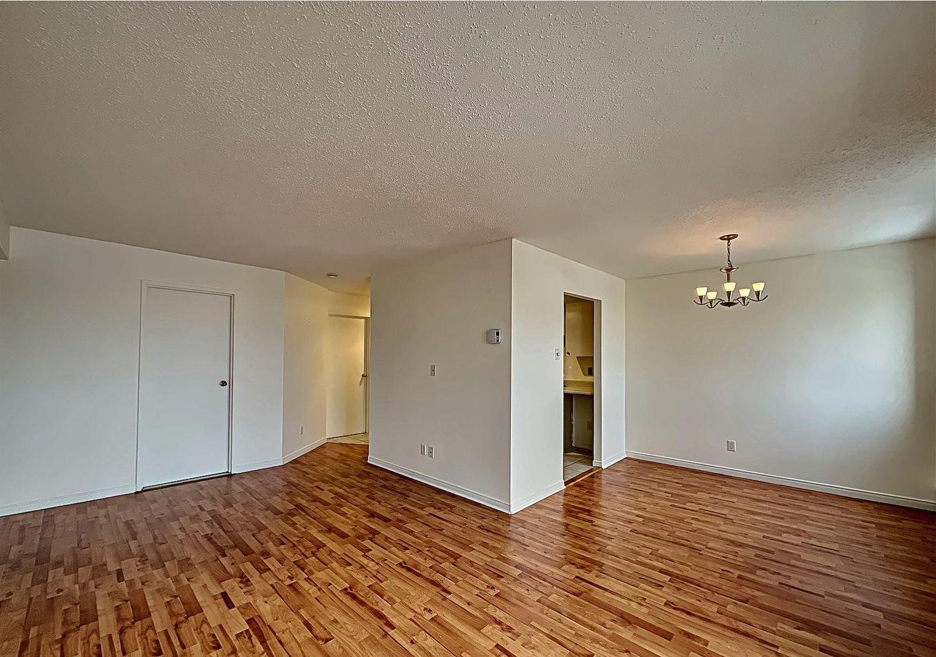 Living room - 86-3840 Boul. Le Carrefour, Laval (Chomedey), QC - Indoor Photo Showing Other Room