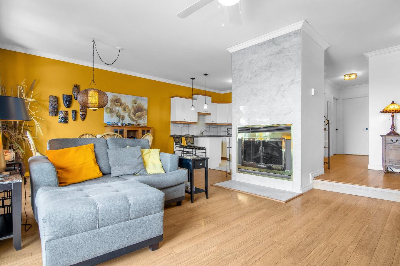 Living room - 302-8820 Boul. Des Galeries-D'Anjou, Montréal (Anjou), QC - Indoor Photo Showing Living Room With Fireplace