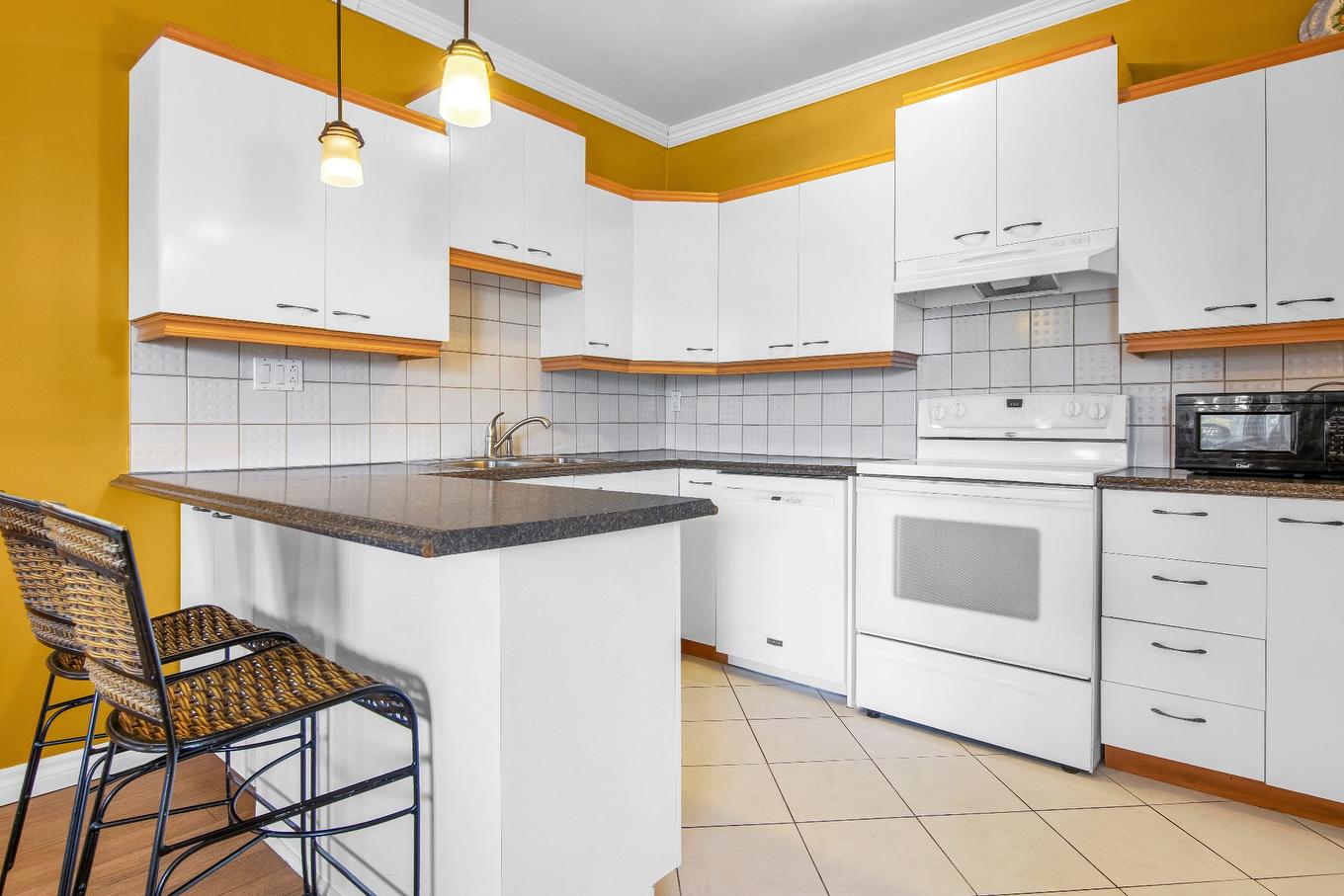 Kitchen - 302-8820 Boul. Des Galeries-D'Anjou, Montréal (Anjou), QC - Indoor Photo Showing Kitchen