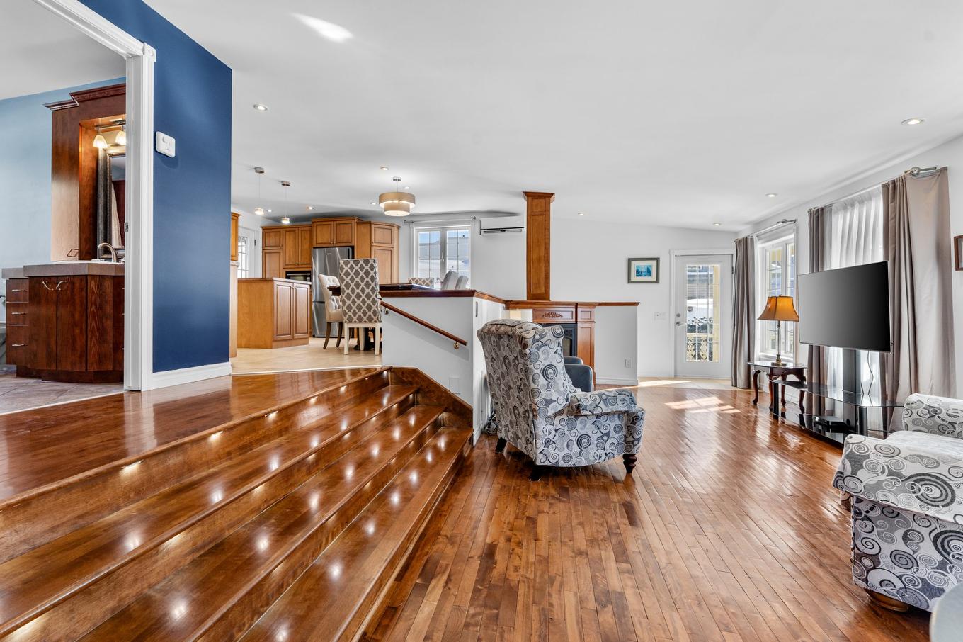 Vue d'ensemble - 2943 Ch. Ste-Marie, Mascouche, QC - Indoor Photo Showing Living Room