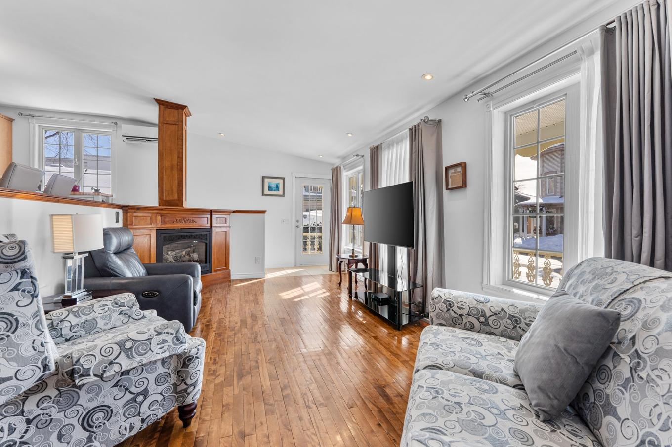 Salon - 2943 Ch. Ste-Marie, Mascouche, QC - Indoor Photo Showing Living Room With Fireplace
