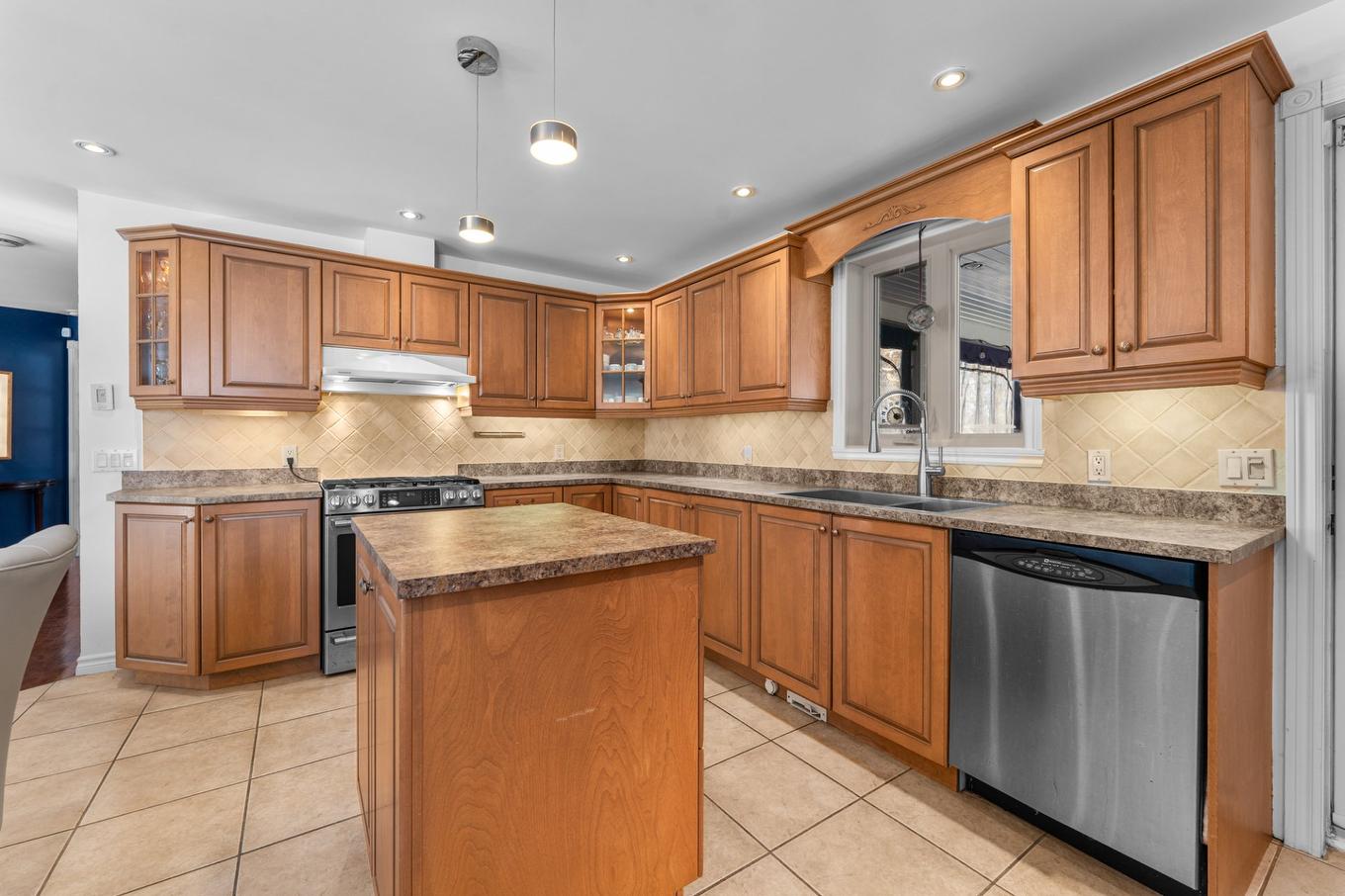 Cuisine - 2943 Ch. Ste-Marie, Mascouche, QC - Indoor Photo Showing Kitchen With Double Sink
