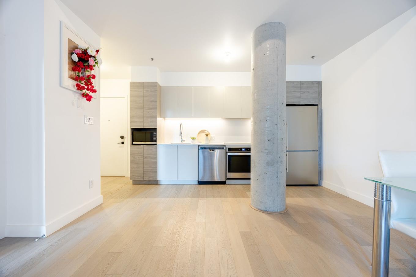 Living room - 106-75 Rue De Castelnau O., Montréal (Villeray/Saint-Michel/Parc-Extension), QC - Indoor Photo Showing Kitchen With Upgraded Kitchen
