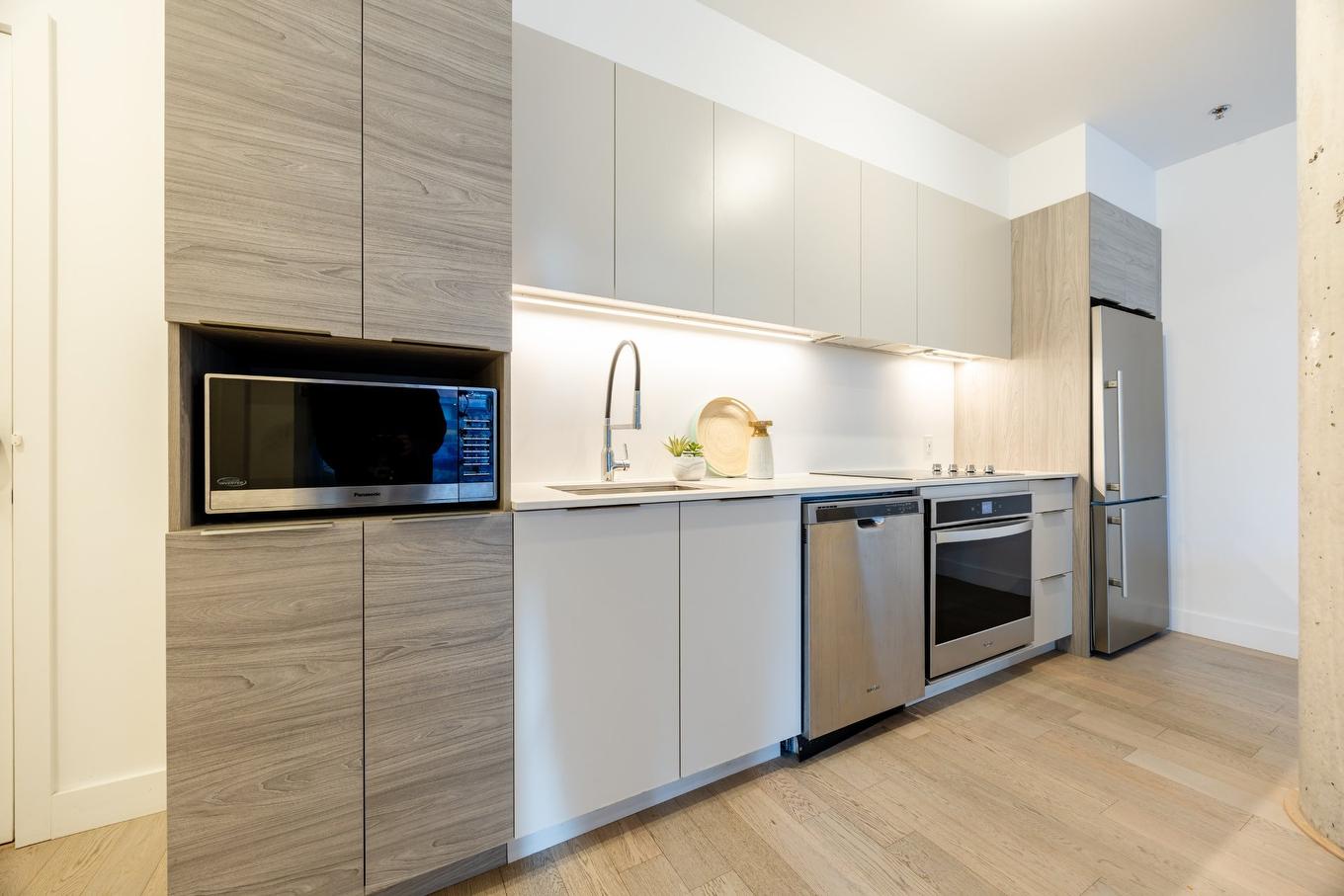Kitchen - 106-75 Rue De Castelnau O., Montréal (Villeray/Saint-Michel/Parc-Extension), QC - Indoor Photo Showing Kitchen With Upgraded Kitchen
