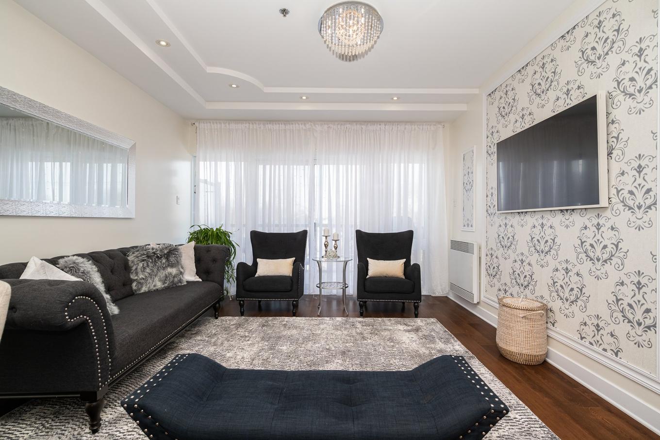 Living room - 308-346 Rue Laurier, Laval (Laval-Des-Rapides), QC - Indoor Photo Showing Living Room