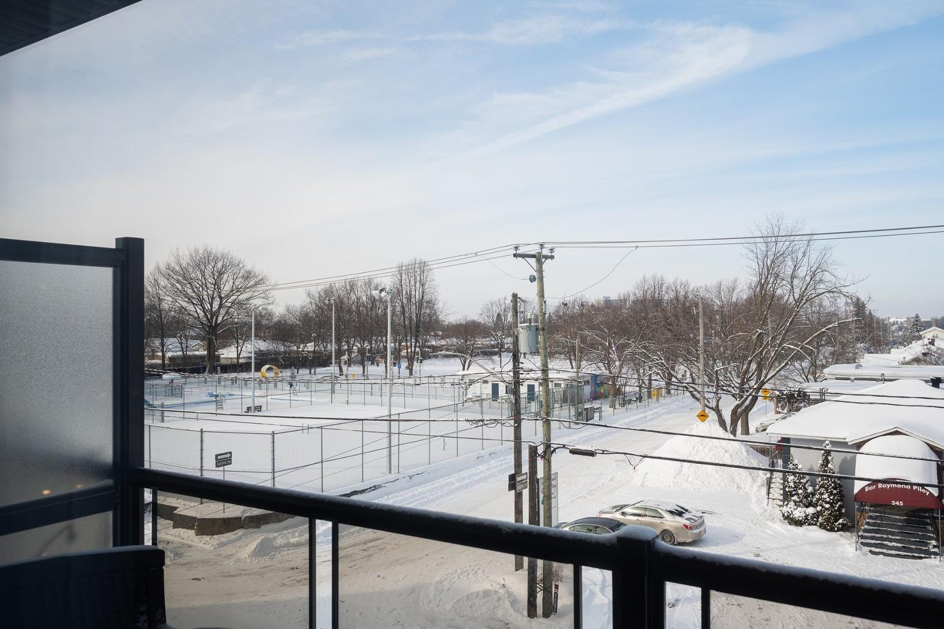 View - 308-346 Rue Laurier, Laval (Laval-Des-Rapides), QC - Outdoor With Balcony With View