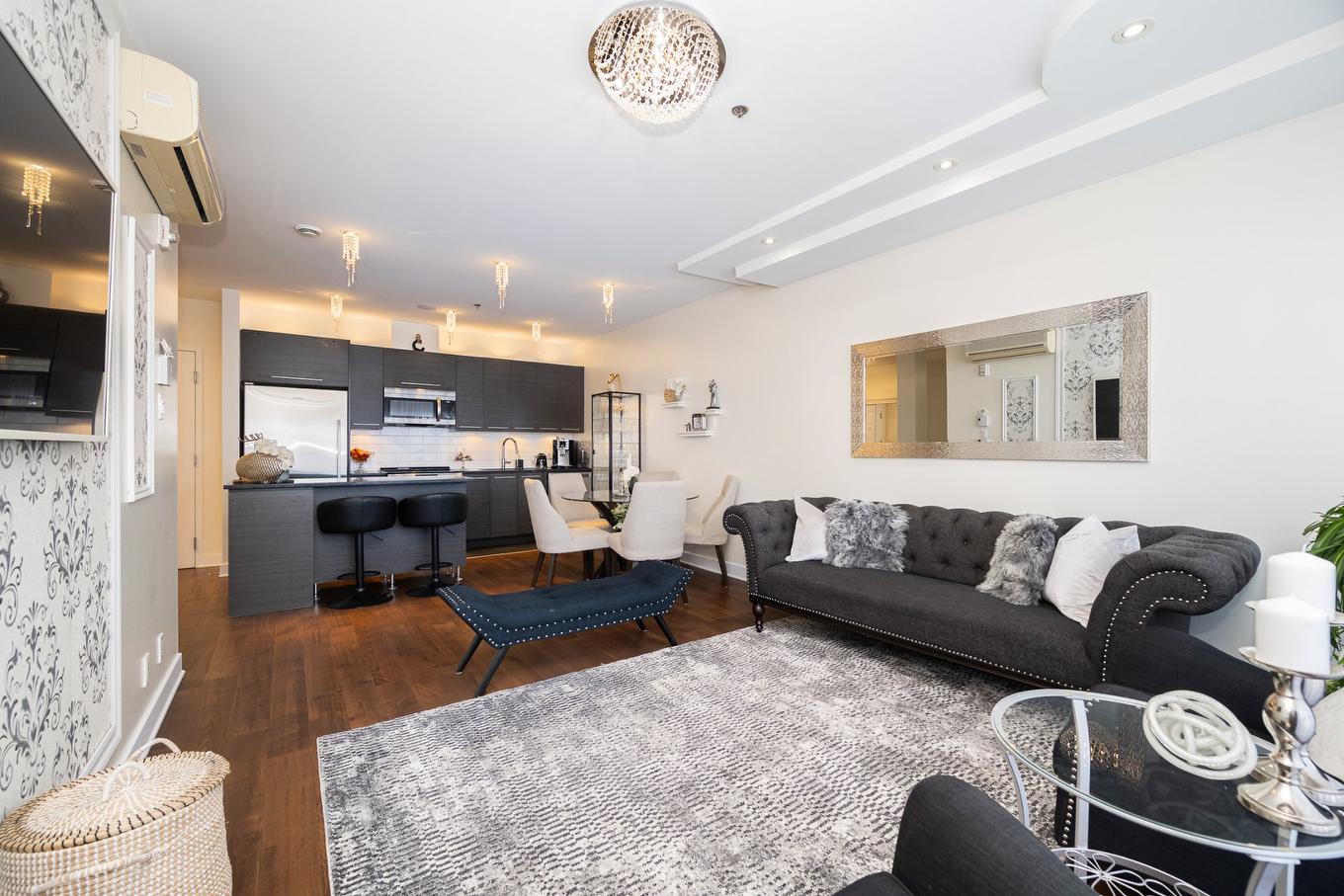 Living room - 308-346 Rue Laurier, Laval (Laval-Des-Rapides), QC - Indoor Photo Showing Living Room