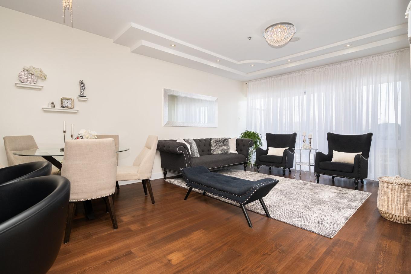 Living room - 308-346 Rue Laurier, Laval (Laval-Des-Rapides), QC - Indoor Photo Showing Living Room