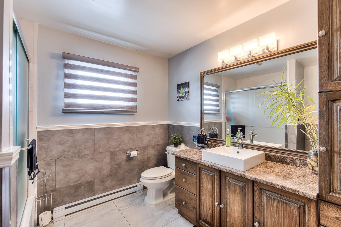 Bathroom - 1317 Rue Fletcher, Laval (Chomedey), QC - Indoor Photo Showing Bathroom