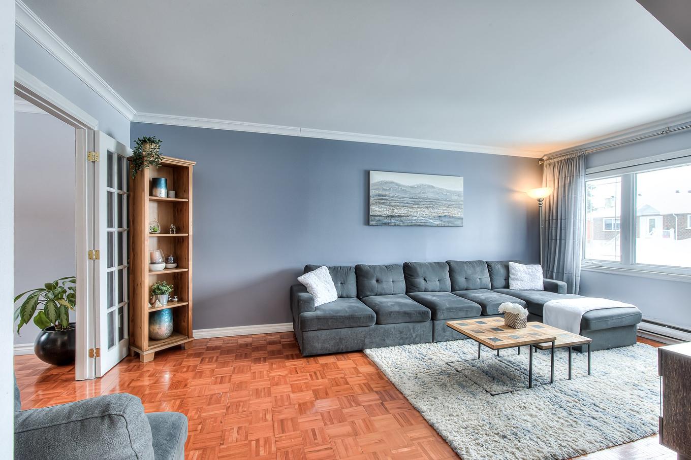 Living room - 1317 Rue Fletcher, Laval (Chomedey), QC - Indoor Photo Showing Living Room