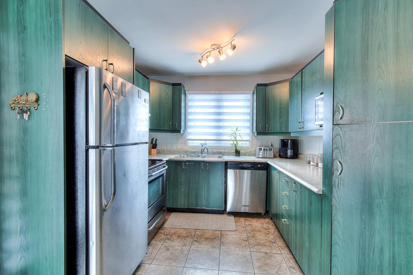 Kitchen - 1317 Rue Fletcher, Laval (Chomedey), QC - Indoor Photo Showing Kitchen With Double Sink