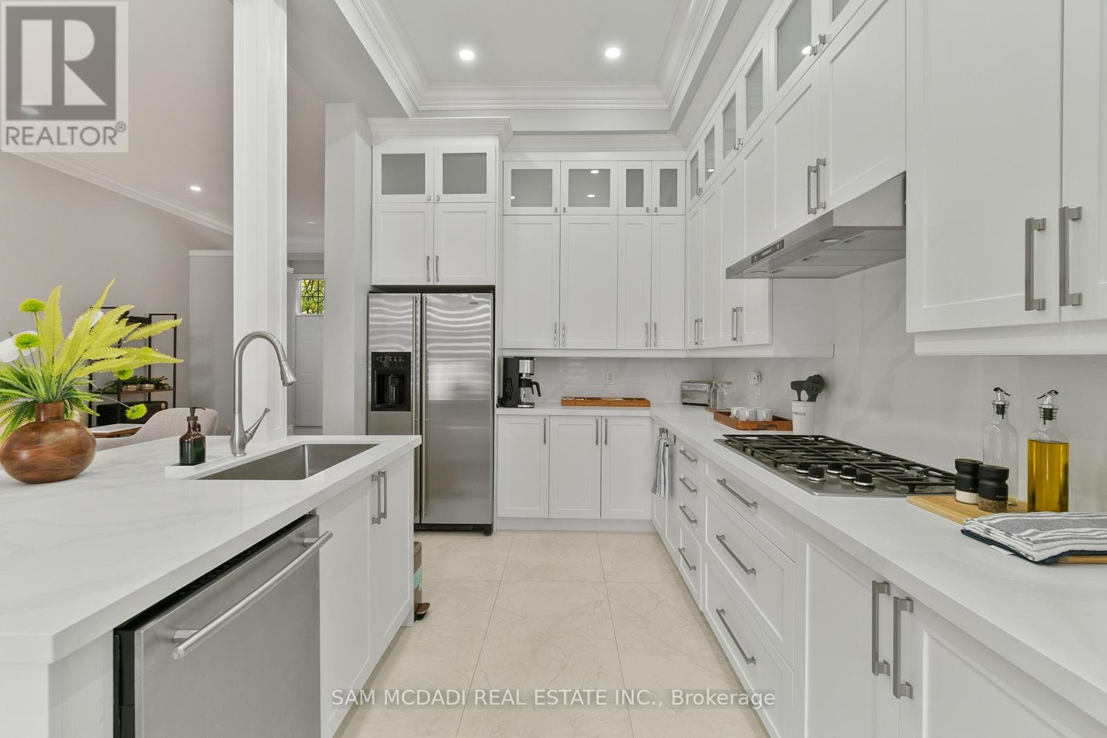 5227 Preservation Circle, Mississauga, ON - Indoor Photo Showing Kitchen With Upgraded Kitchen