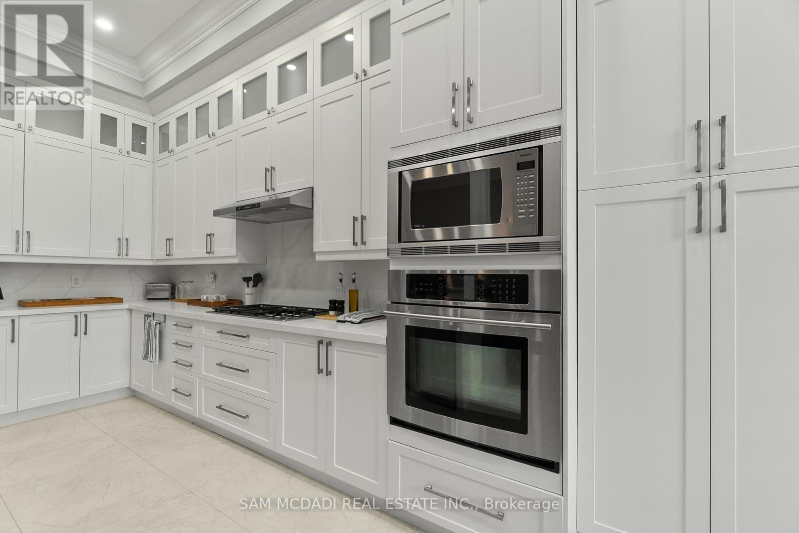 5227 Preservation Circle, Mississauga, ON - Indoor Photo Showing Kitchen