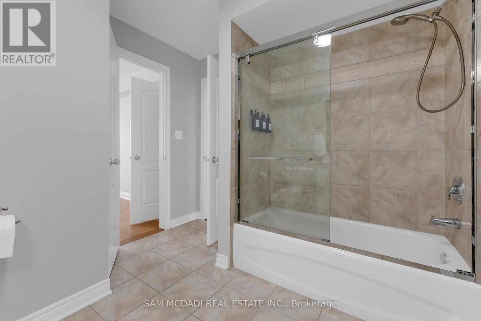 5227 Preservation Circle, Mississauga, ON - Indoor Photo Showing Bathroom
