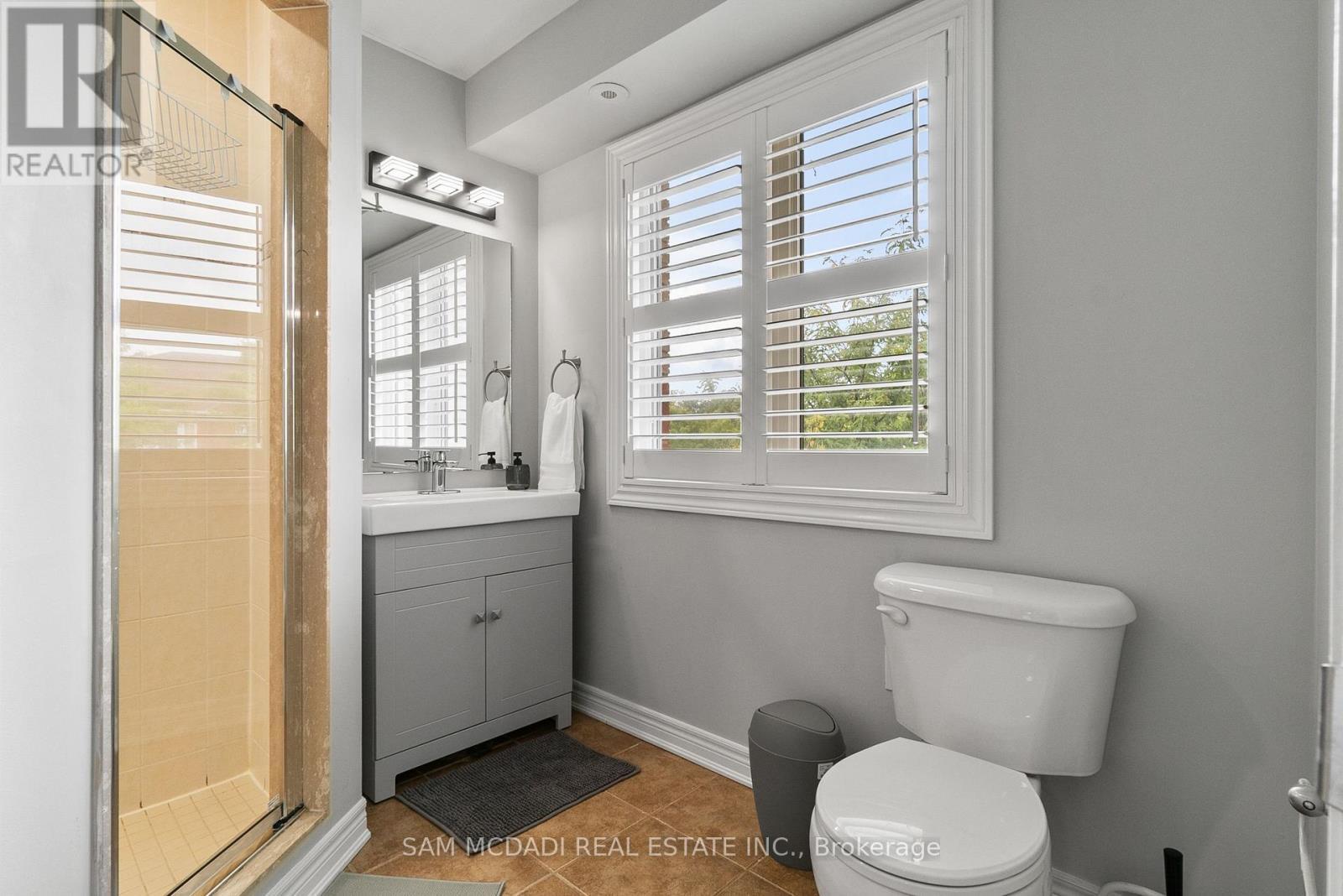 5227 Preservation Circle, Mississauga, ON - Indoor Photo Showing Bathroom