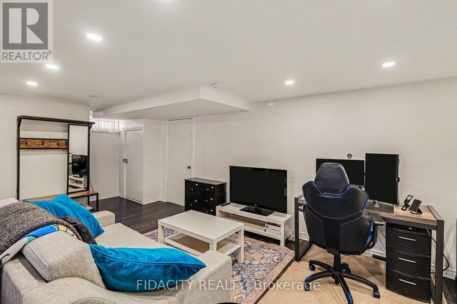 758 Smyth Road, Ottawa, ON - Indoor