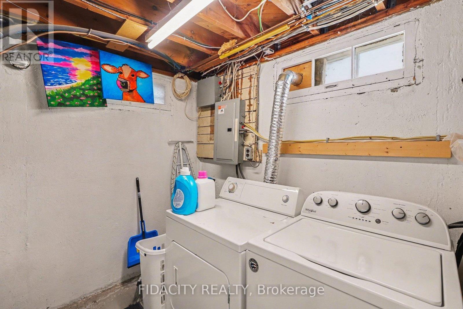 758 Smyth Road, Ottawa, ON - Indoor Photo Showing Laundry Room