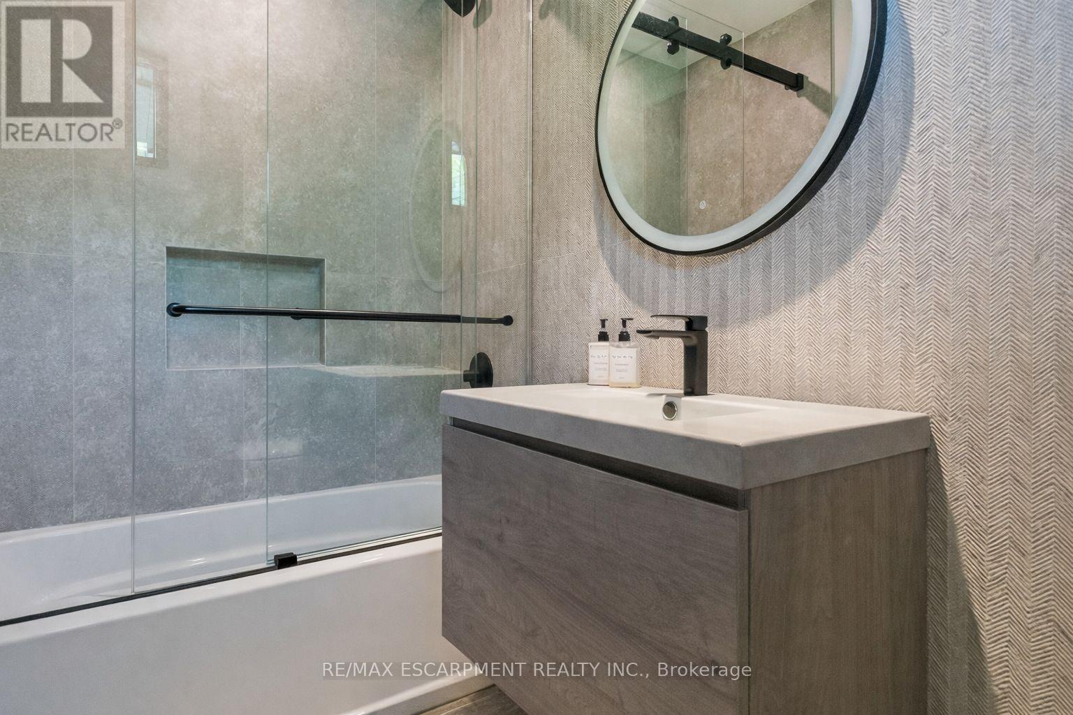 1308 Greenoaks Drive, Mississauga, ON - Indoor Photo Showing Bathroom