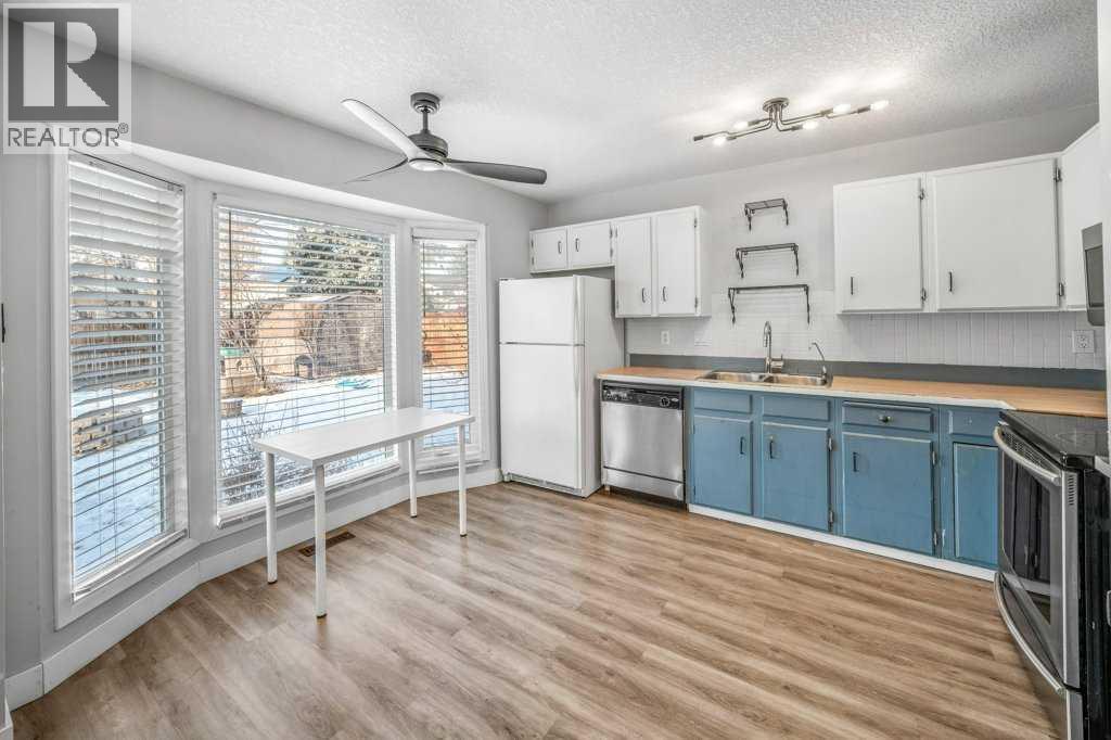 2140 146 Avenue Se, Calgary, AB - Indoor Photo Showing Kitchen