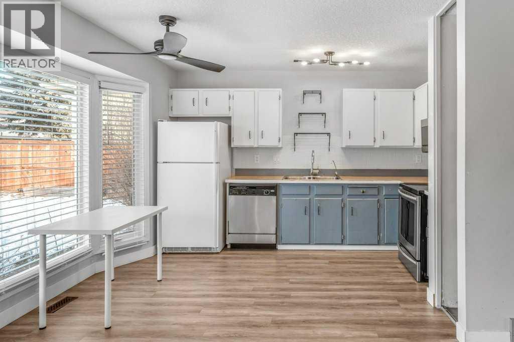 2140 146 Avenue Se, Calgary, AB - Indoor Photo Showing Kitchen