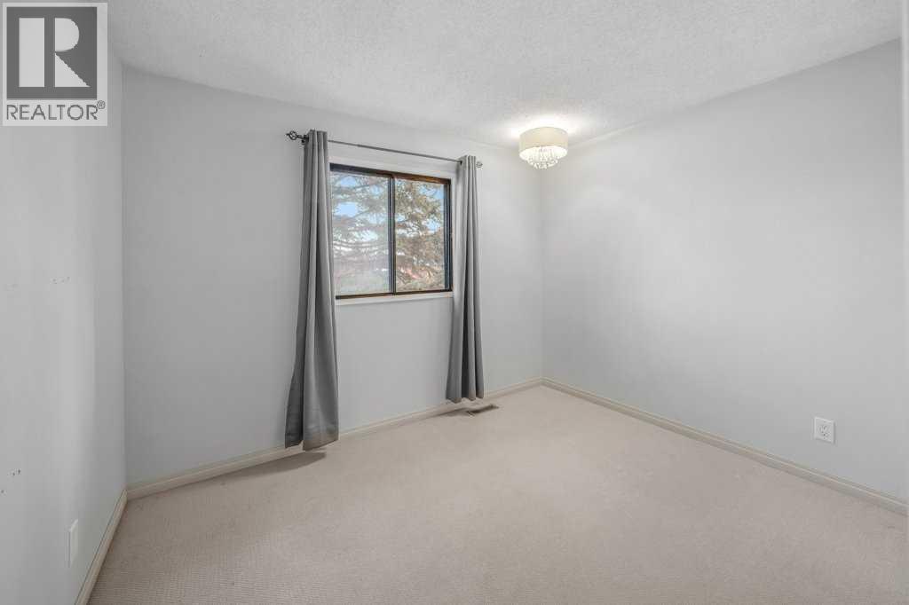 2140 146 Avenue Se, Calgary, AB - Indoor Photo Showing Other Room