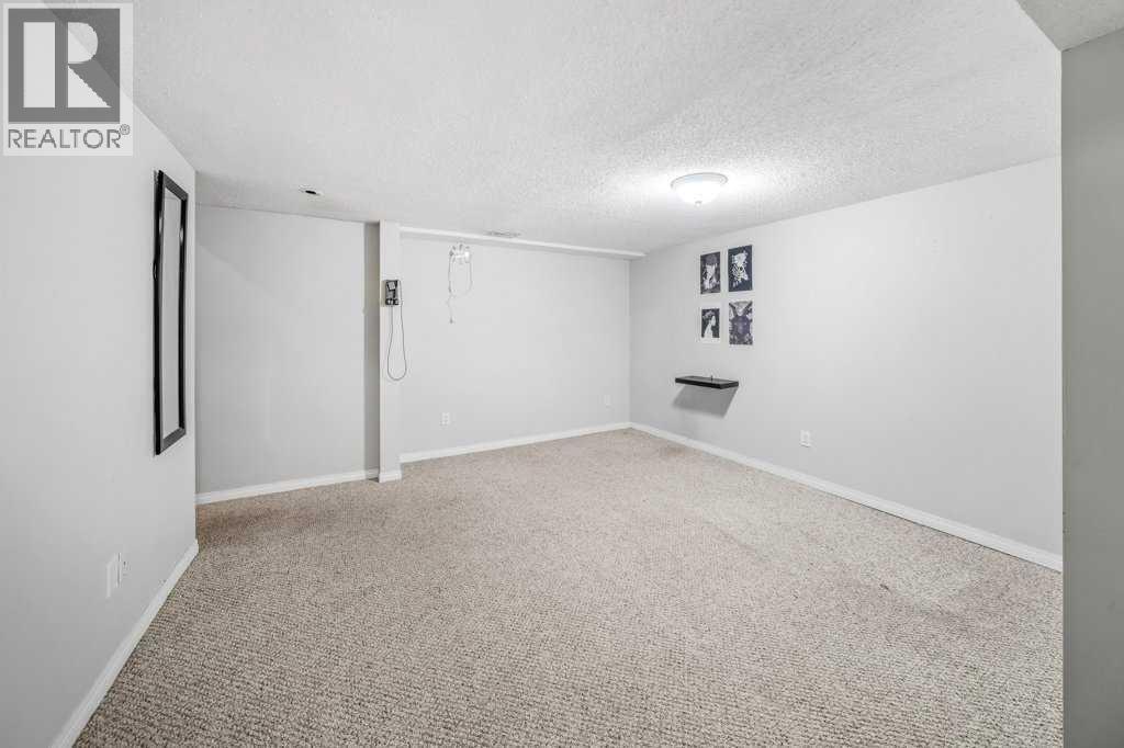 2140 146 Avenue Se, Calgary, AB - Indoor Photo Showing Other Room