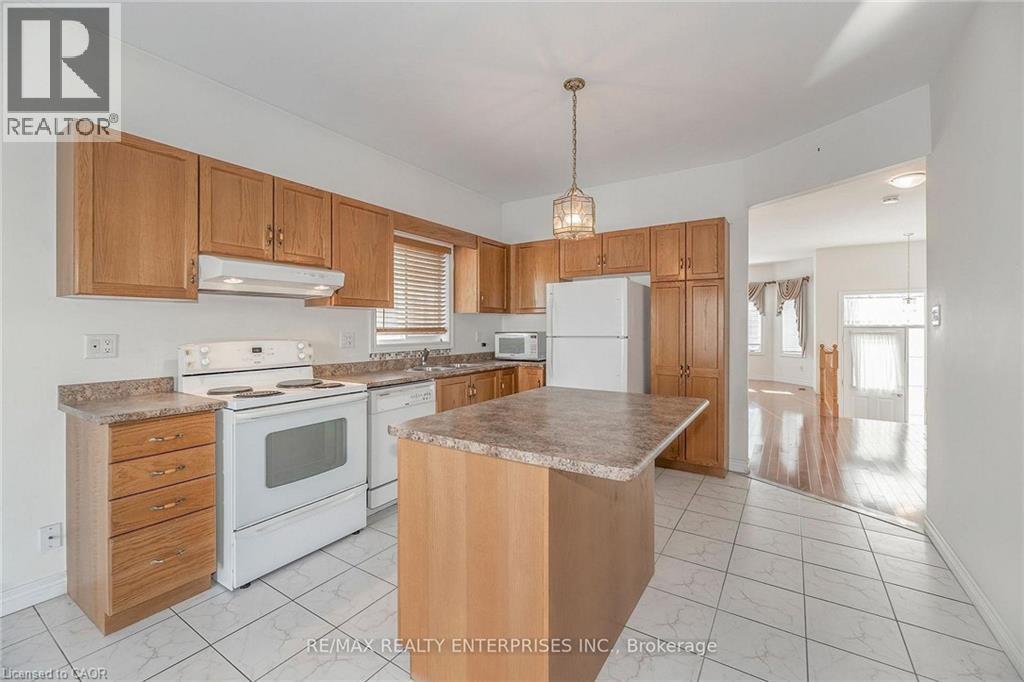 802 Coldstream Drive, Oshawa, ON - Indoor Photo Showing Kitchen