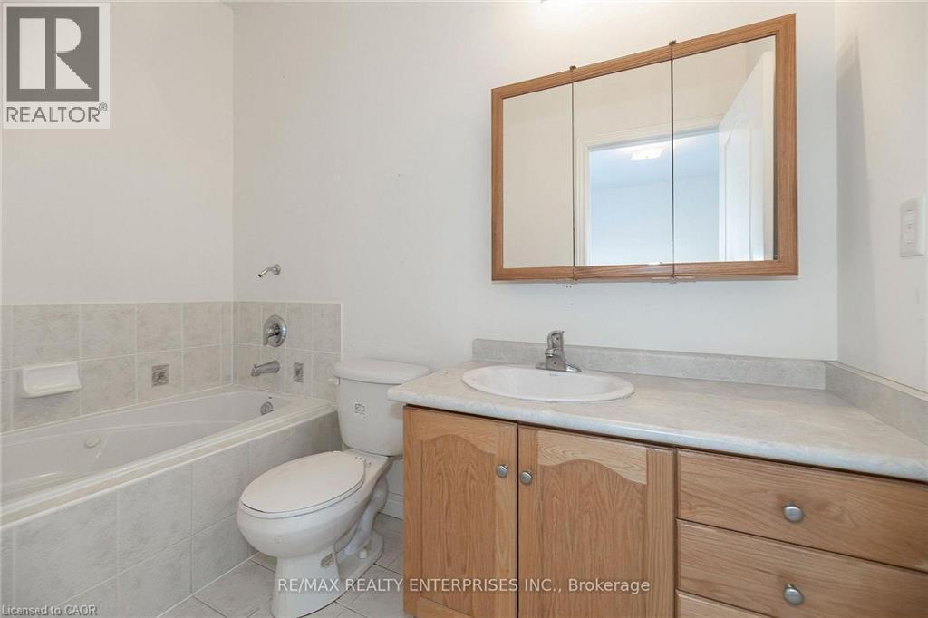 802 Coldstream Drive, Oshawa, ON - Indoor Photo Showing Bathroom