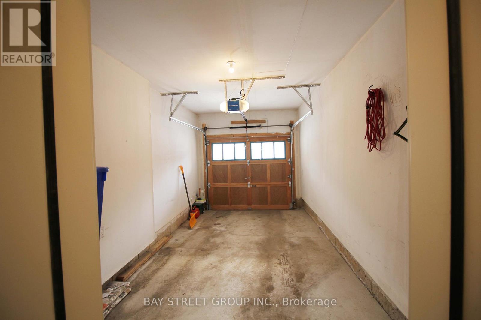 3903 Tufgar Crescent, Burlington, ON - Indoor Photo Showing Garage