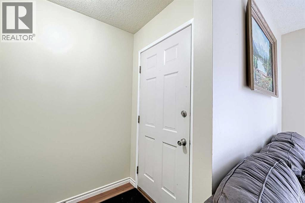 28 7 Avenue Se, High River, AB - Indoor Photo Showing Other Room
