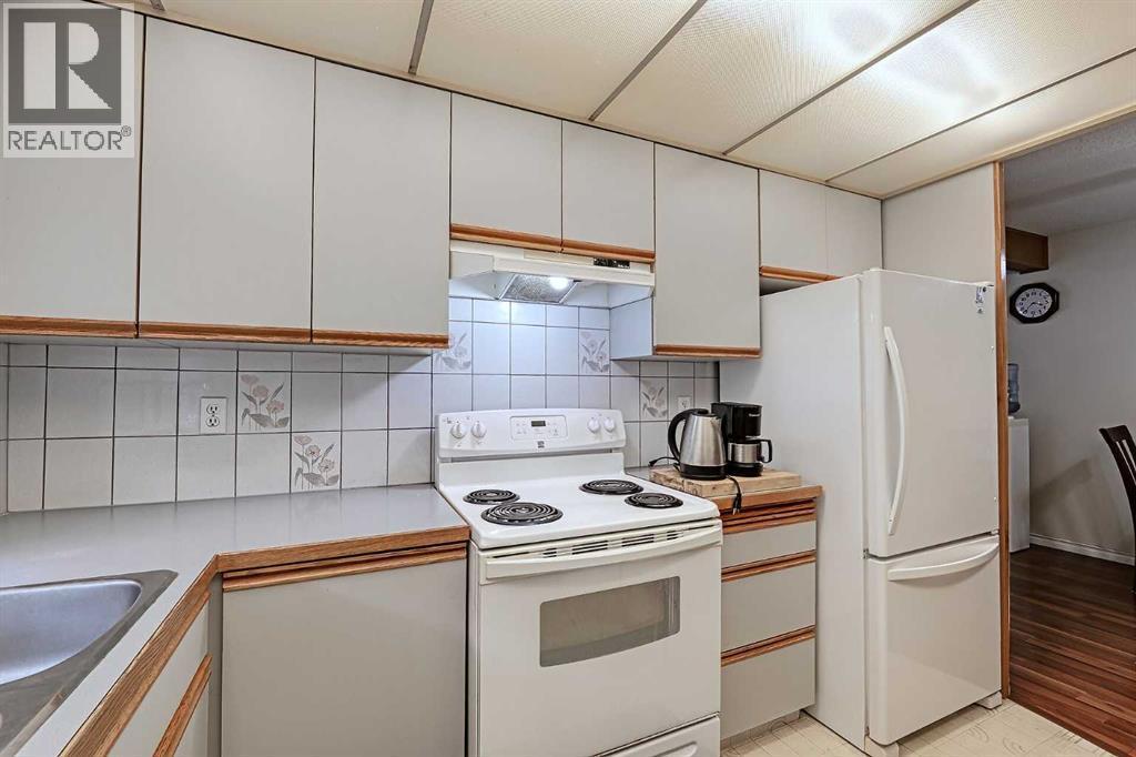 28 7 Avenue Se, High River, AB - Indoor Photo Showing Kitchen