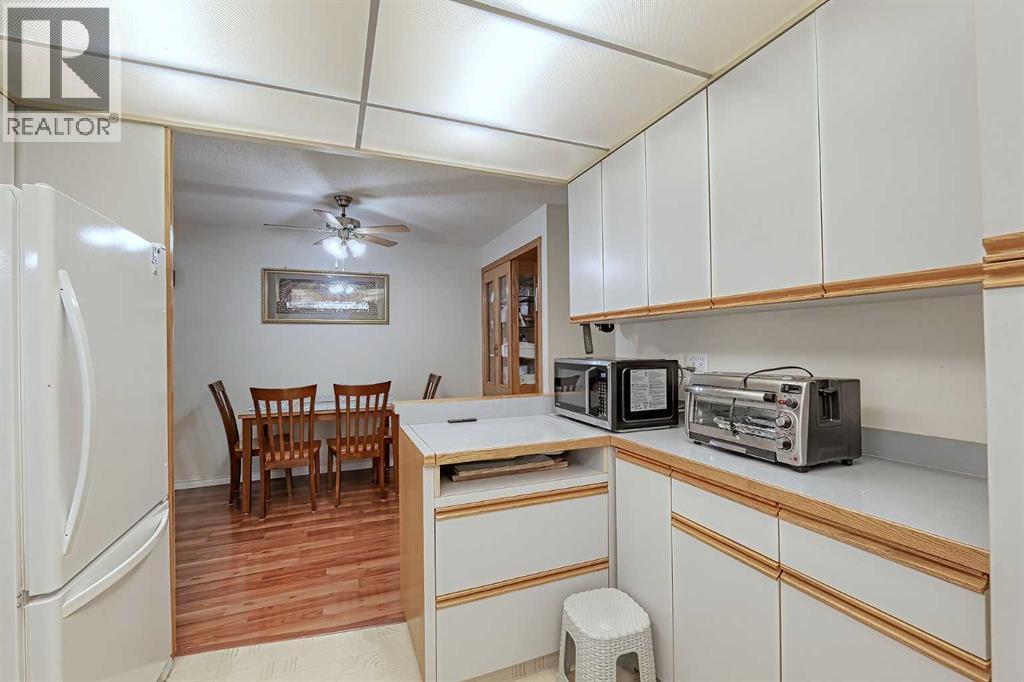 28 7 Avenue Se, High River, AB - Indoor Photo Showing Kitchen