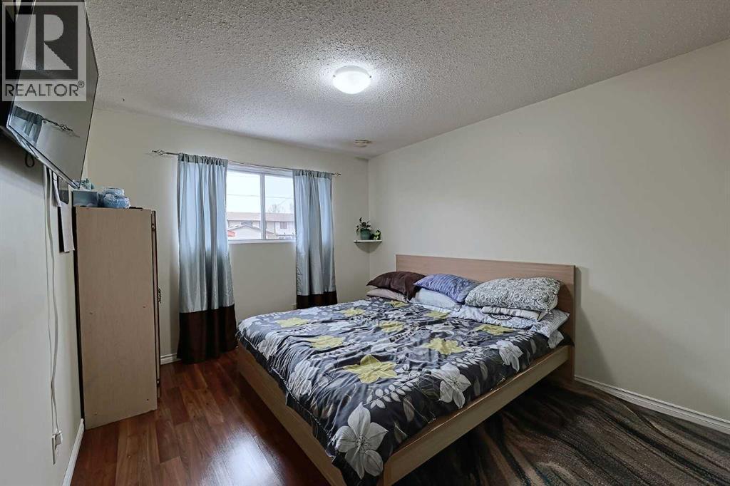 28 7 Avenue Se, High River, AB - Indoor Photo Showing Bedroom