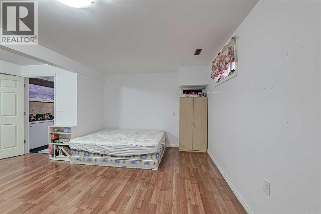 28 7 Avenue Se, High River, AB - Indoor Photo Showing Bedroom