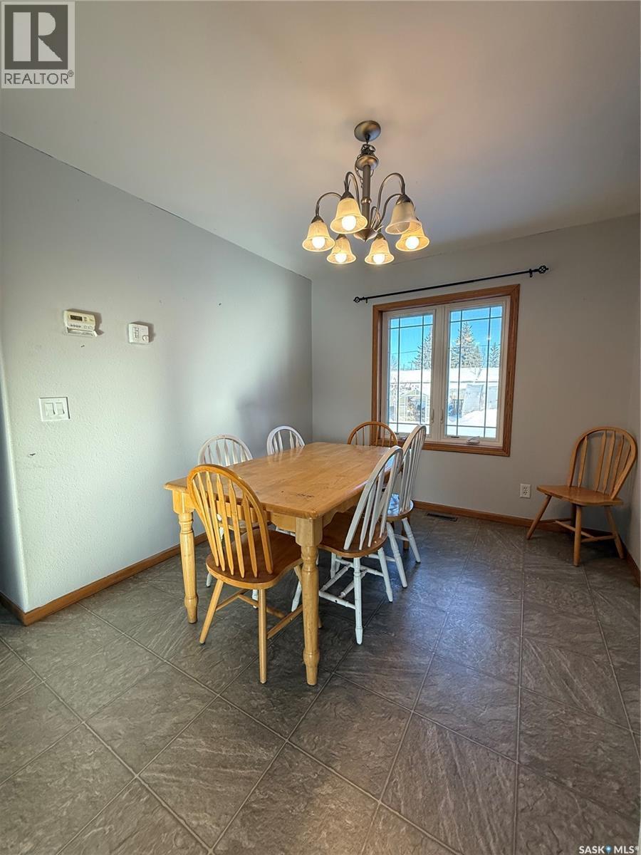 233 High Avenue, Saltcoats, SK - Indoor Photo Showing Dining Room