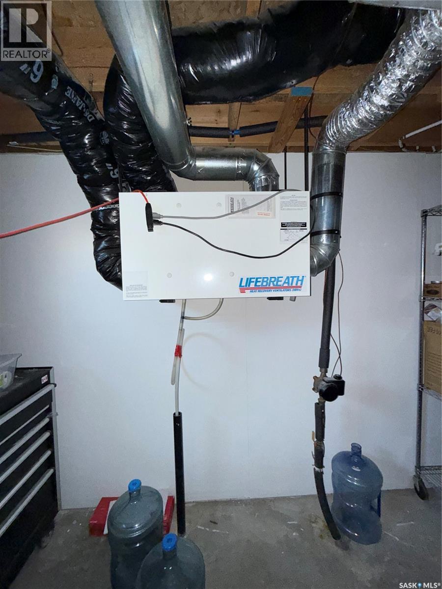 233 High Avenue, Saltcoats, SK - Indoor Photo Showing Basement