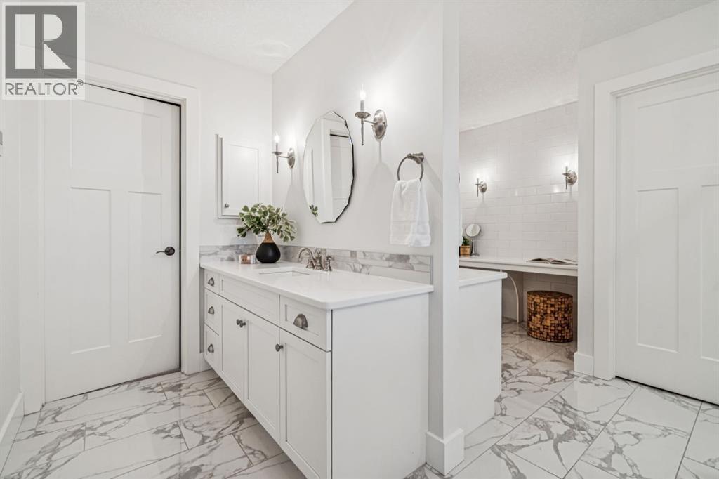 47 Sundown Way, Cochrane, AB - Indoor Photo Showing Bathroom