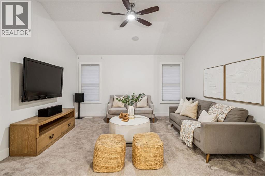 47 Sundown Way, Cochrane, AB - Indoor Photo Showing Living Room