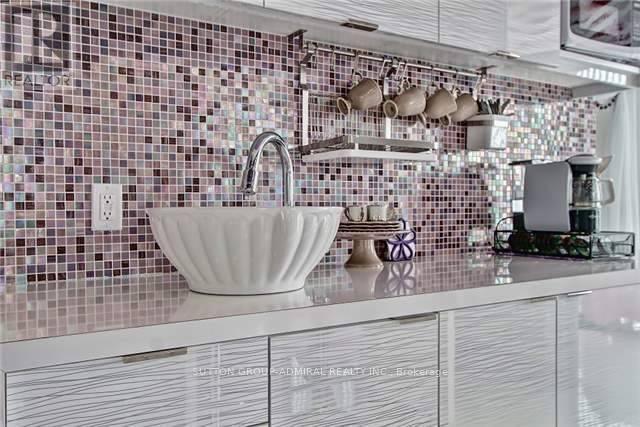 208 - 10376 Yonge Street, Richmond Hill, ON