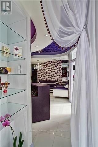 208 - 10376 Yonge Street, Richmond Hill, ON